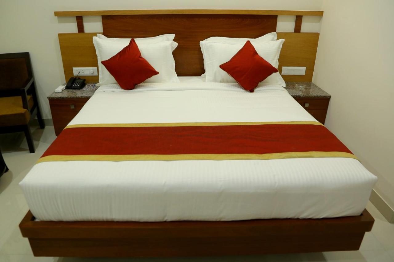 Hotel U.T.Elegance Bangalore Eksteriør bilde